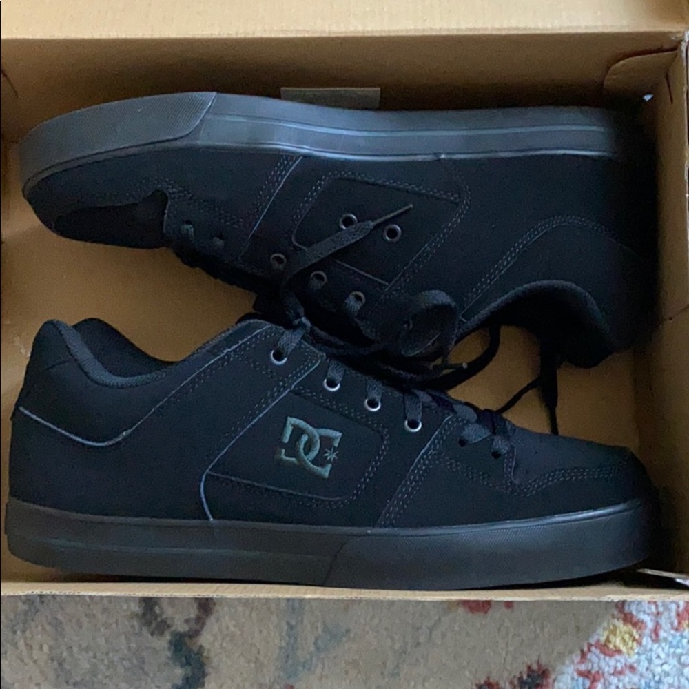 *NEW* DC sneakers size 13
